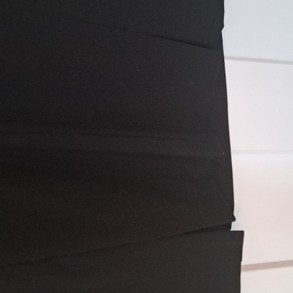 Like new Tahari/ sleeveless black dress / sharp classy dress/ good condition - Picture 5 of 8